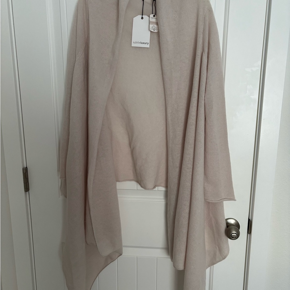 Subtle Luxury cashmere butter Cream wrap NWT